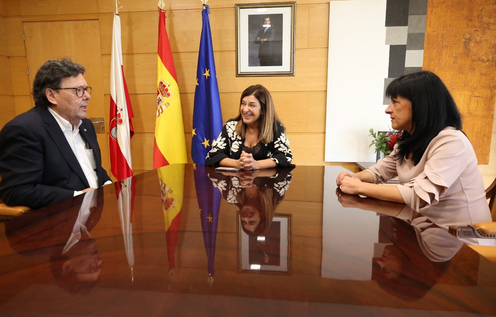 Reunión de los secretrarios generales de SP UGT con la presidenta del Gobierno de Cantabria